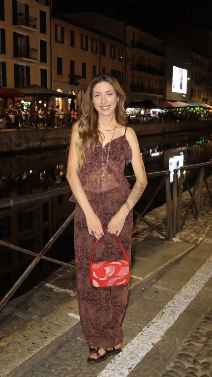 Natalia Celine usando uma peça VIRO