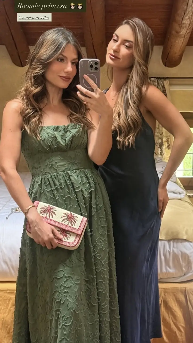 Jessica Pinha usando uma peça VIRO